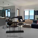 Frontal Primera Linea Apartment